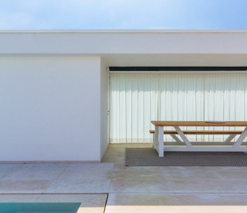 comment aménager une terrasse piscine en plusieurs étapes